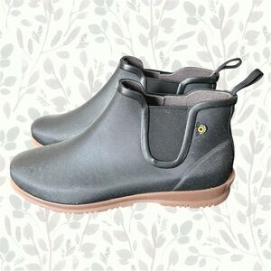 Bogs Women's Sweetpea II Chelsea Wide Width Rain Boot